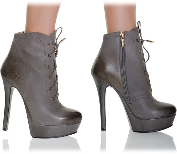 RosaRot-Ankle Boot mit nostalgischer Prägung