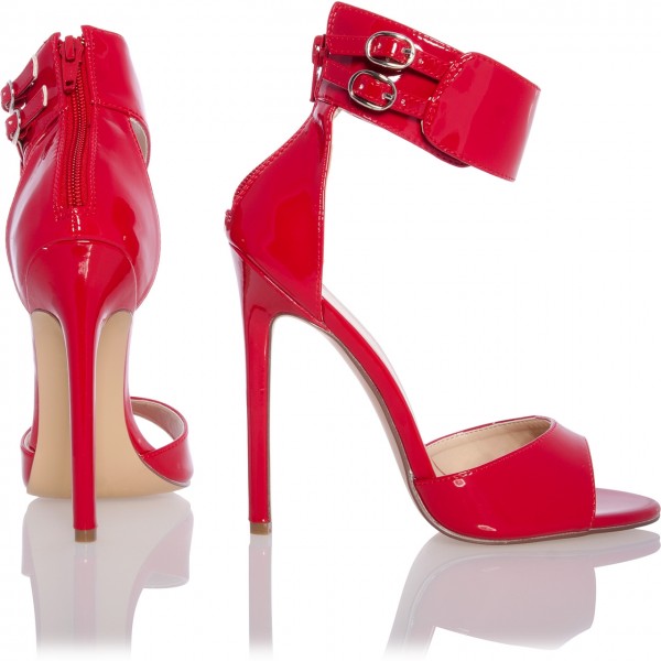 Wunderschöne Sandalen in Lackoptik