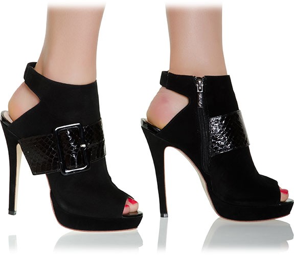 Extravagante RosaRot-Peeptoes mit Schnalle