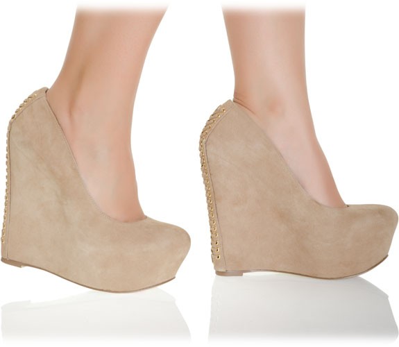 Umwerfende Leder Keil Pumps